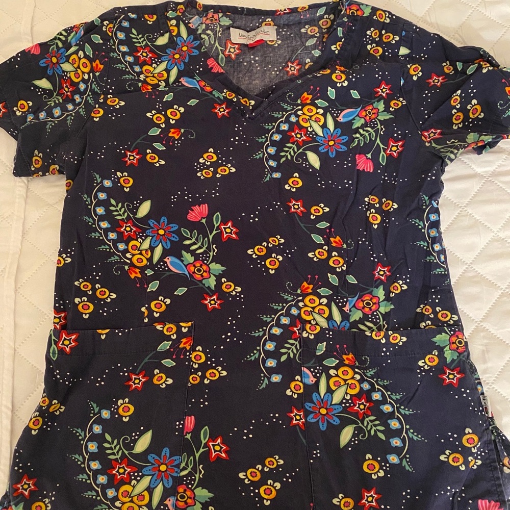 Scrub tops - Picture 5 of 8
